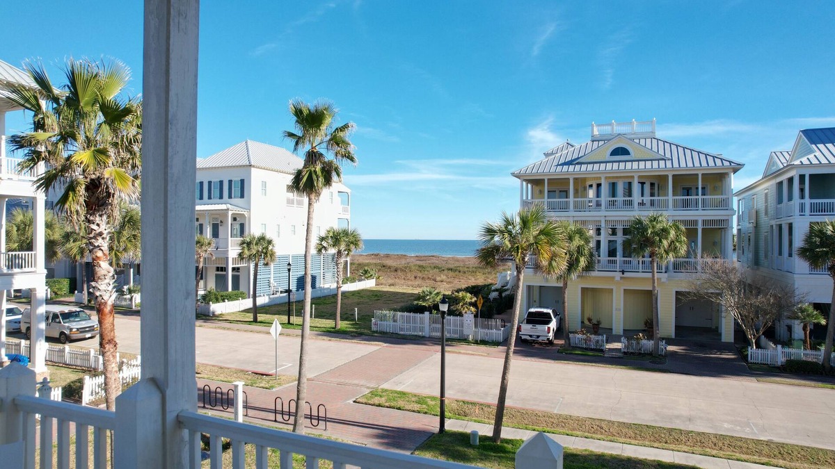 Beachtown House | Beachtown Galveston - Perfect Retreat Between Beach & Pool!