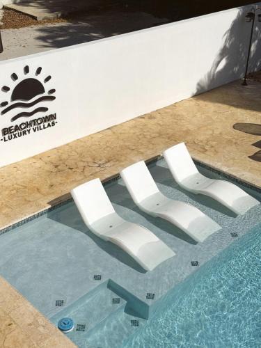 Aguacate Apartment | Beachtown Luxury Villas Apt 102