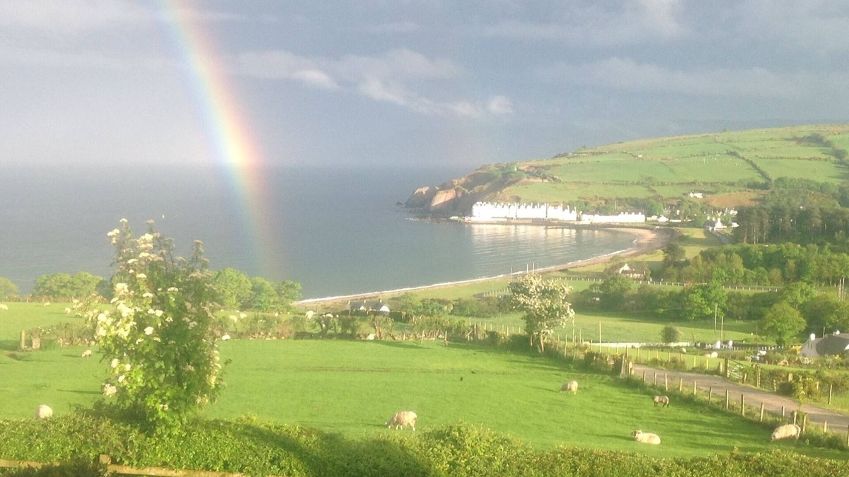 Glenariff Cottage | Beachview Cottage A green door 3bedrooms