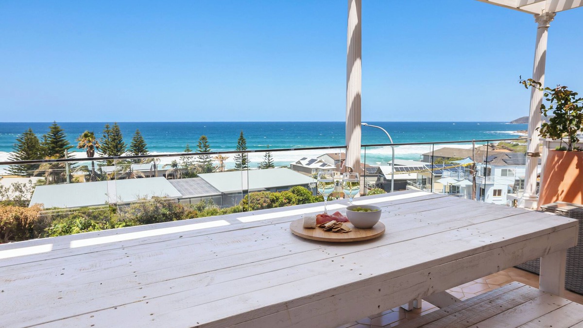 Freshwater House | Beachview Curl Curl - the BEST views on Sydney’s beautiful Northern Beaches!
