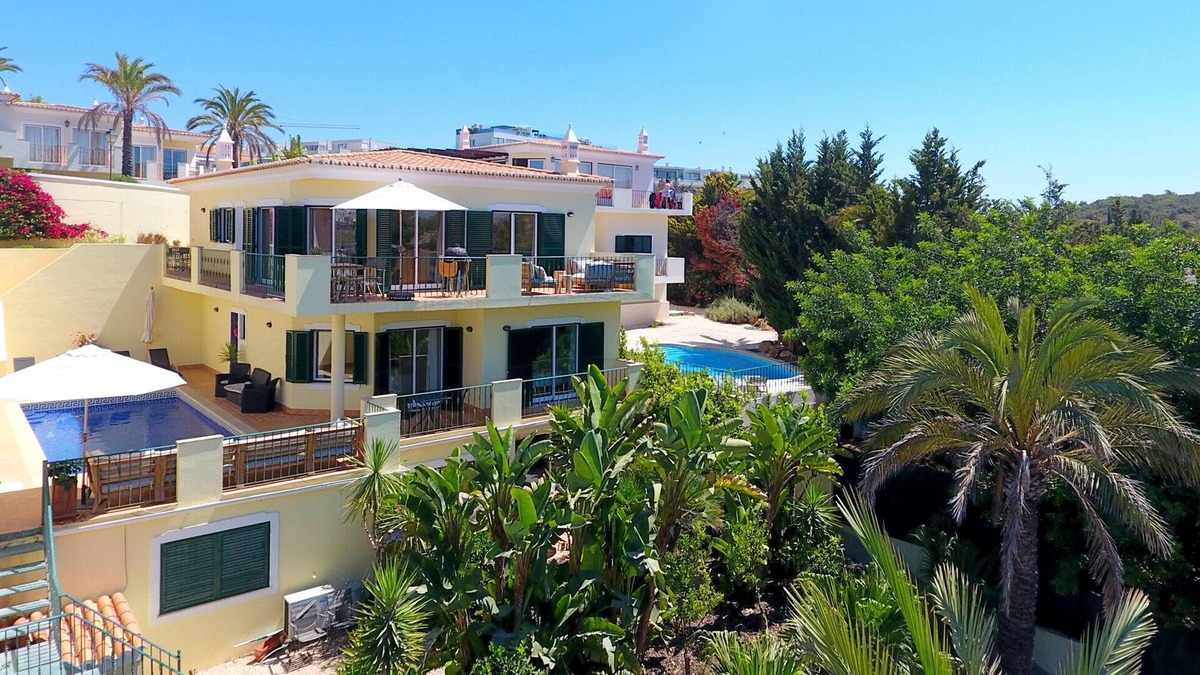 Ferragudo Villa | Beachvilla with private pool & seaview at prime location in Ferragudo Village.