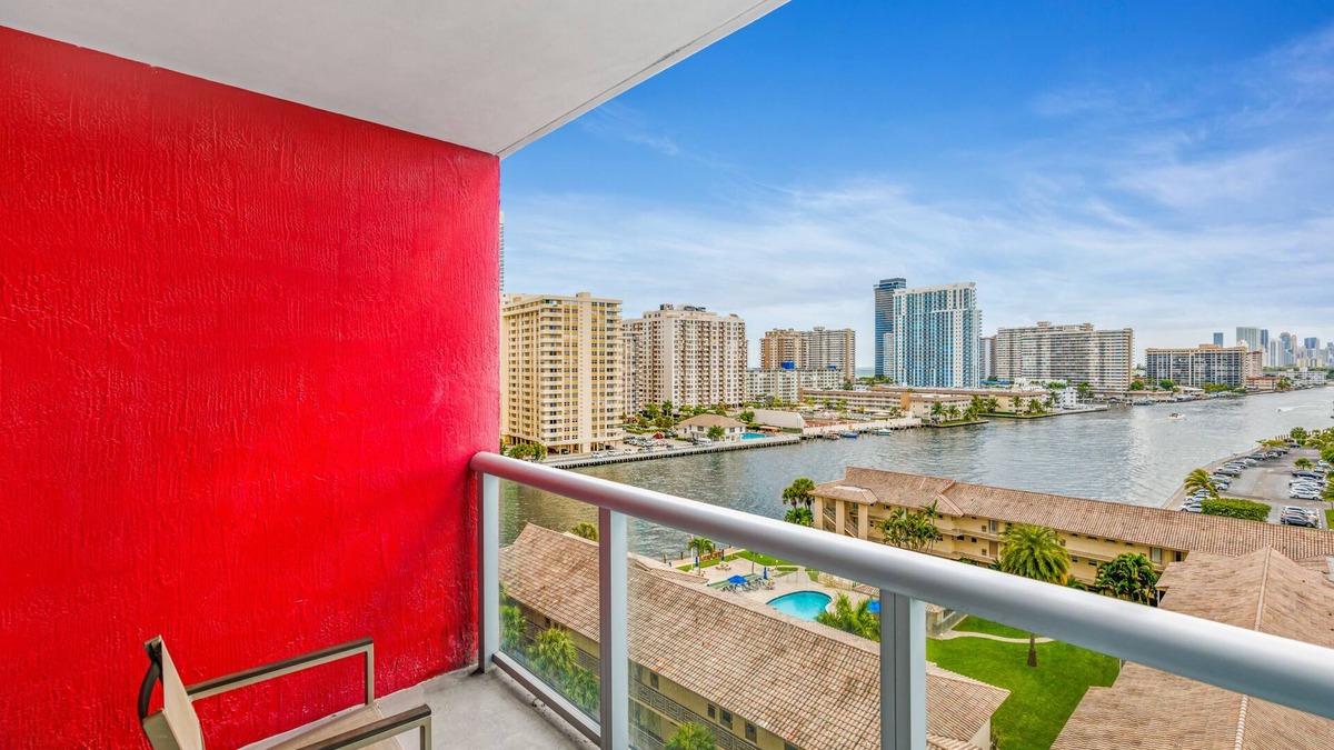 Sunny Isles Beach Apartment | Beachwalk Studio with Amazing view.