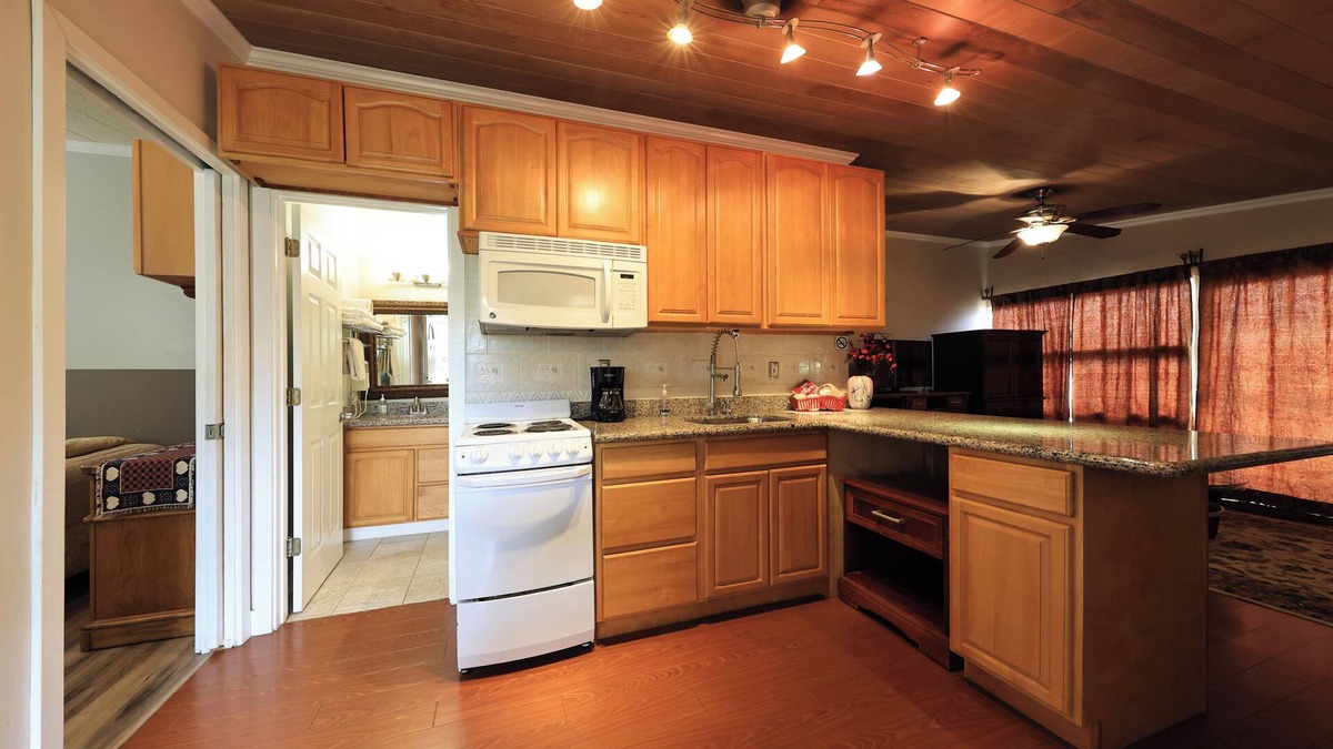 Copalis Beach Condo | Beachwood Condos& Resort, Pool Side Condo with 2 Queen Beds & Kitchen near beach