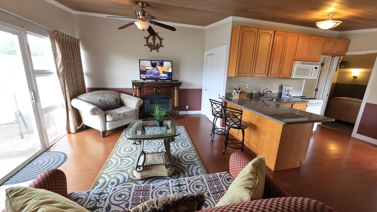 Copalis Beach Condo | Beachwood Condos& Resort, Pool Side Condo with 1 King Bed & Kitchen near beach