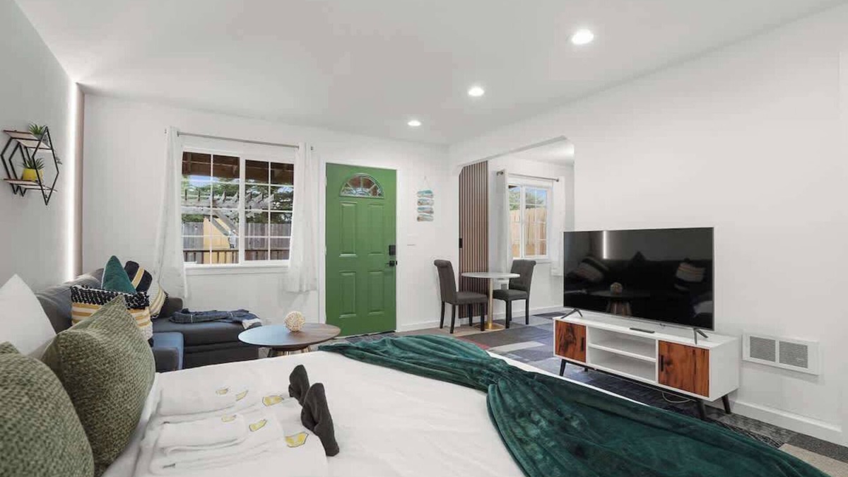 Sharp Park Apartment | Beachy 1BR Escape w/Sofa Bed | Golf Nearby