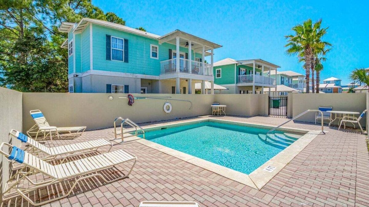 Bel Air House | Beachy 3BR Retreat w/Pool, Balcony & Dog Friendly