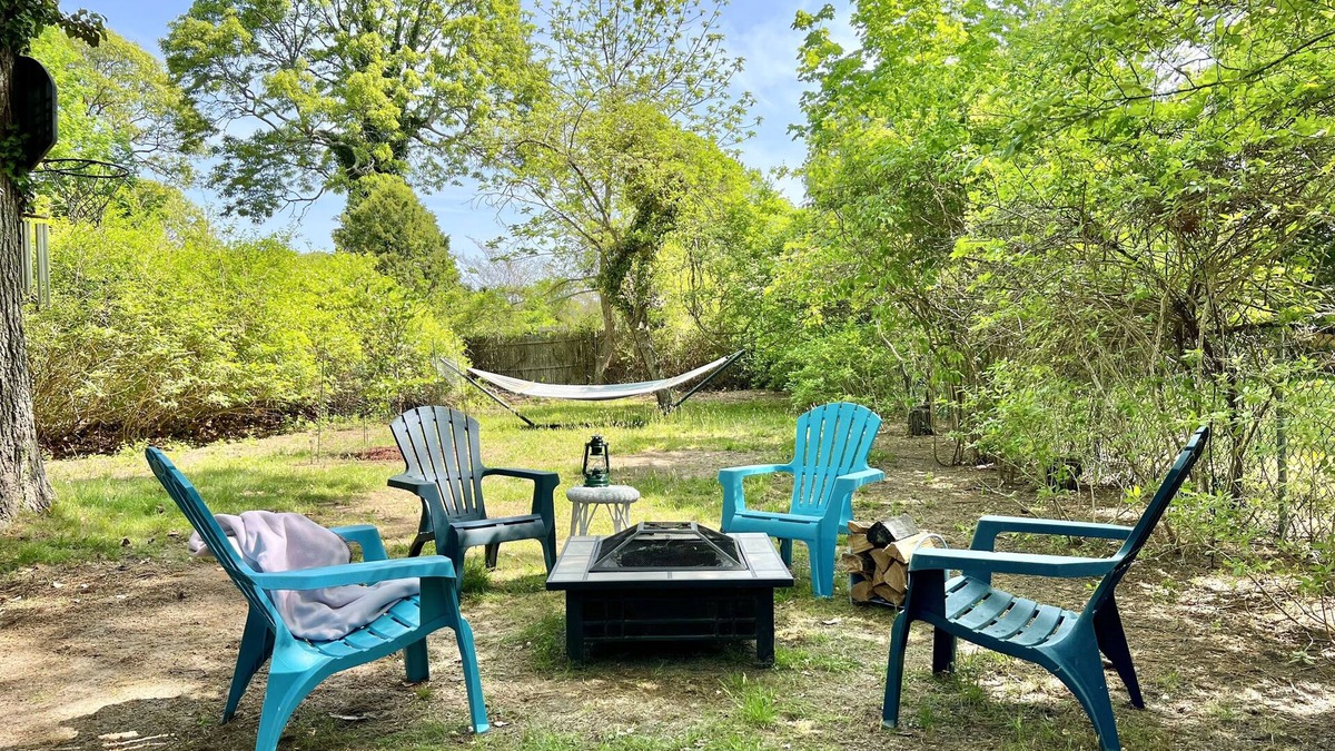 East Marion Cottage | Beachy Cottage by the Bay