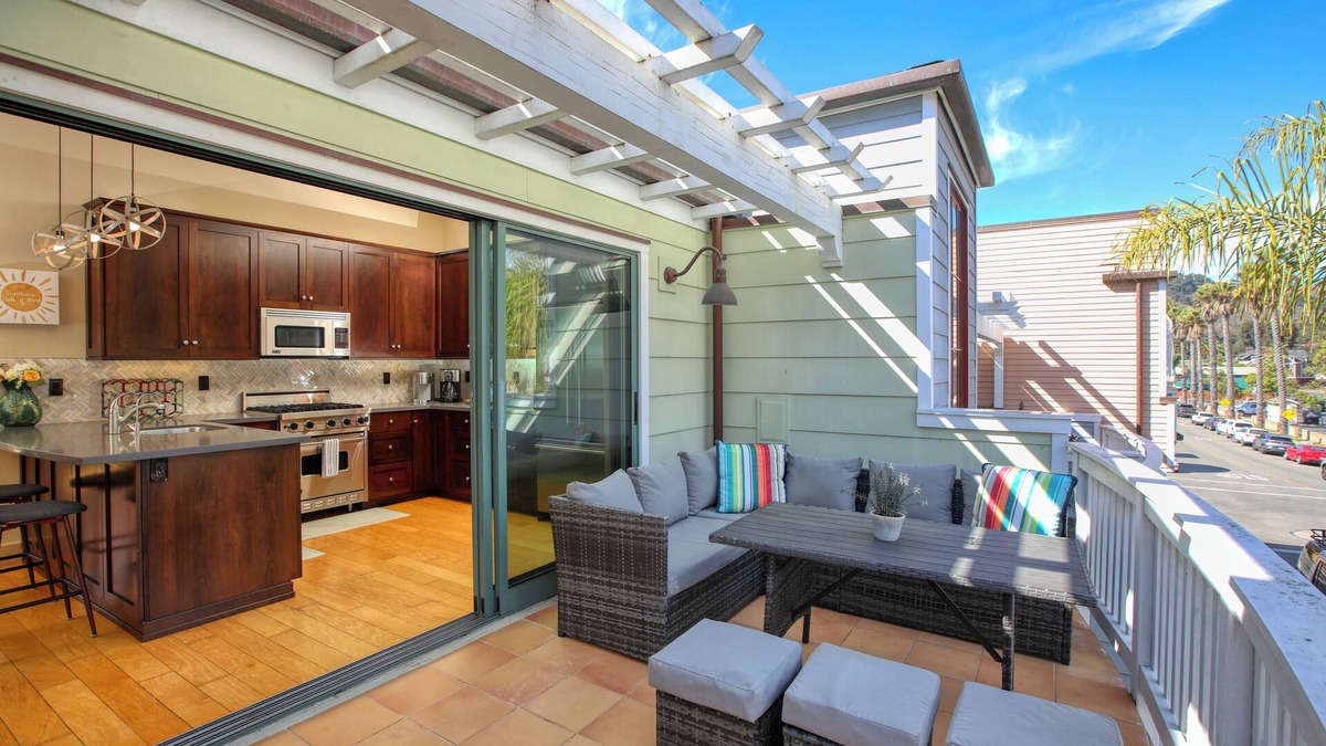 Avila Beach Condo | Beachy Keen: 2 master ensuites, steps from beach, rooftop BBQ