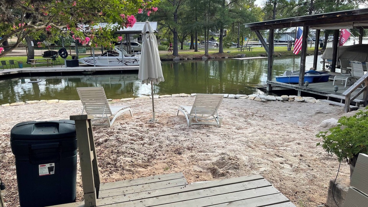 Granite Shoals Cottage | Beachy-Keen Cottage on Lake LBJ; Canoe, Kayaks, Slip, Pets welcome!nn
