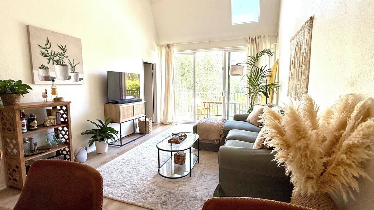 Eastern Malibu Condo | Beachy Malibu Loft - Pool/Tennis/Gym