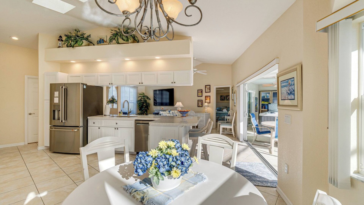 Port Charlotte Cottage | Beachy Port Charlotte Home w/Hot Tub & Pool!