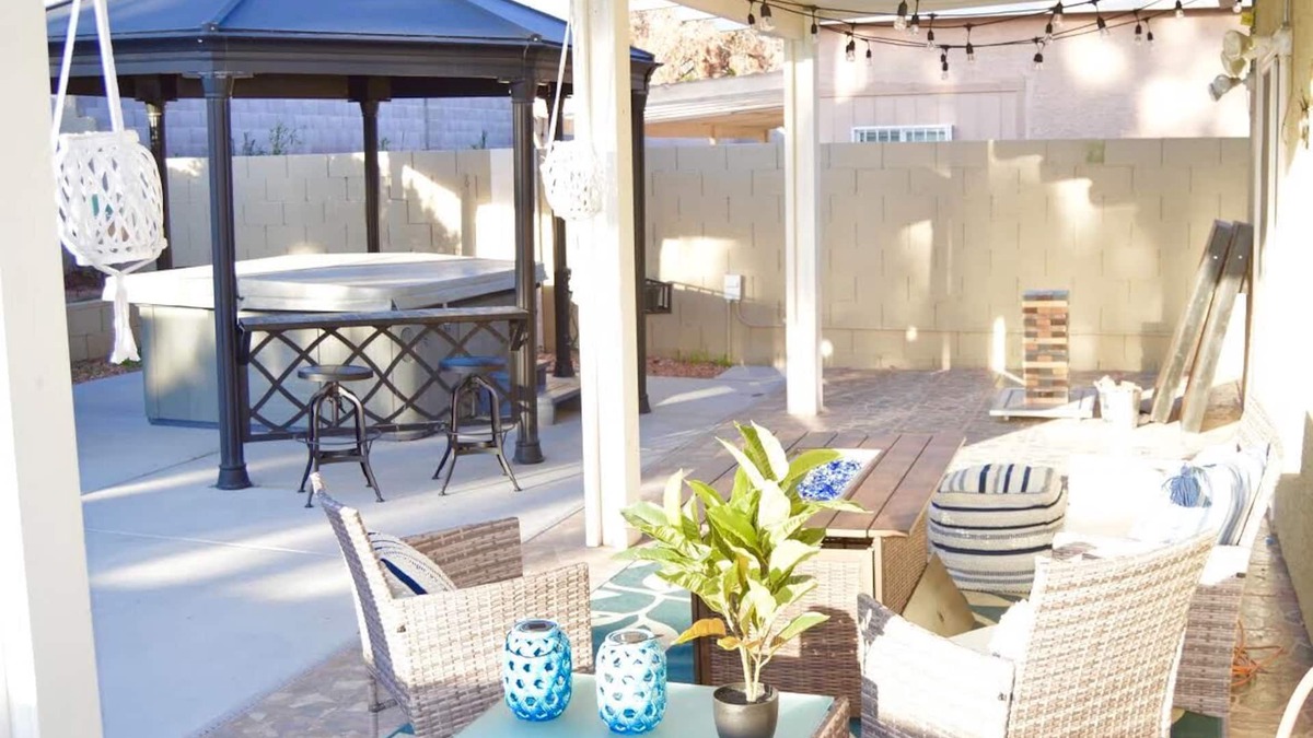 Whitney Ranch House | Beachy themed Home with Hot Tub & Fire Table