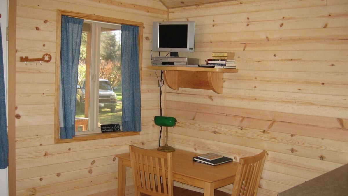 Ocean Park Cottage | Bear Cabin- 1 bedroom