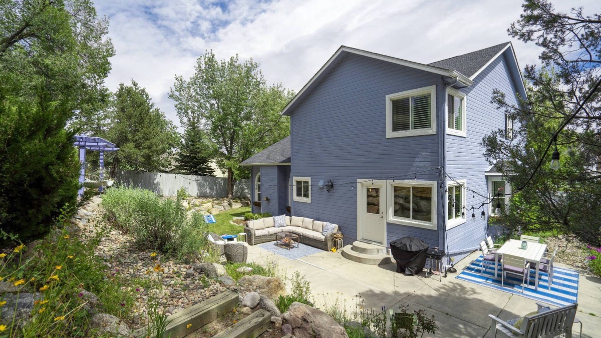 Skyway House | Bear Creek Park Retreat | Sleeps 10 | Close to Garden of the Gods