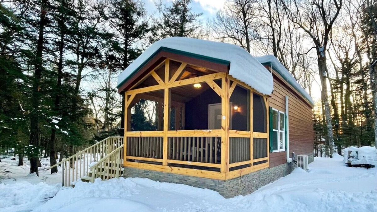 Sayner House | Bear Cub Cabin is a cozy 1 bedroom and loft oasis