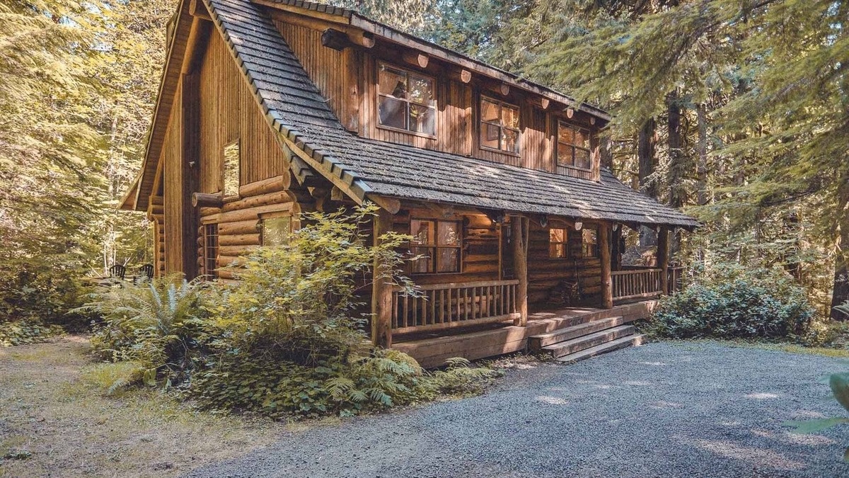 Welches Cabin | Bear Den Log Cabin - Classic Family Mountain Retreat, Fireplace, Dogs Welcome