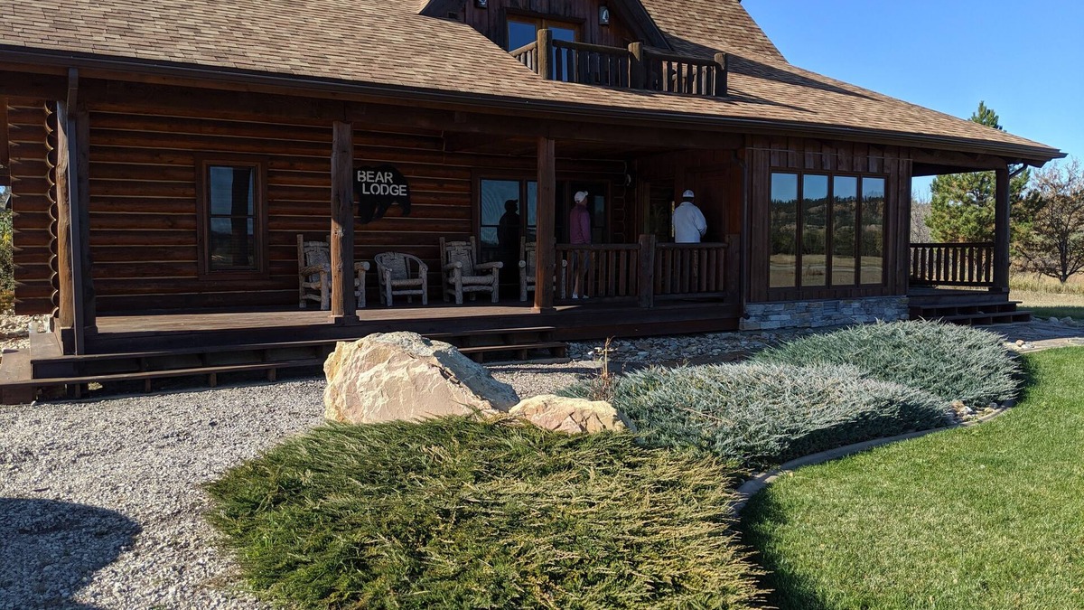 Hulett Cabin | Bear Lodge cozy is a 3 bedroom cabin located @ Golf Course at Devil's Tower.