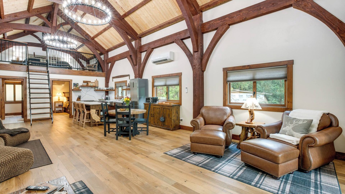 Sutter Creek Cabin | Bear Lodge Waterfront Cabin w/Level 2 EV Charger