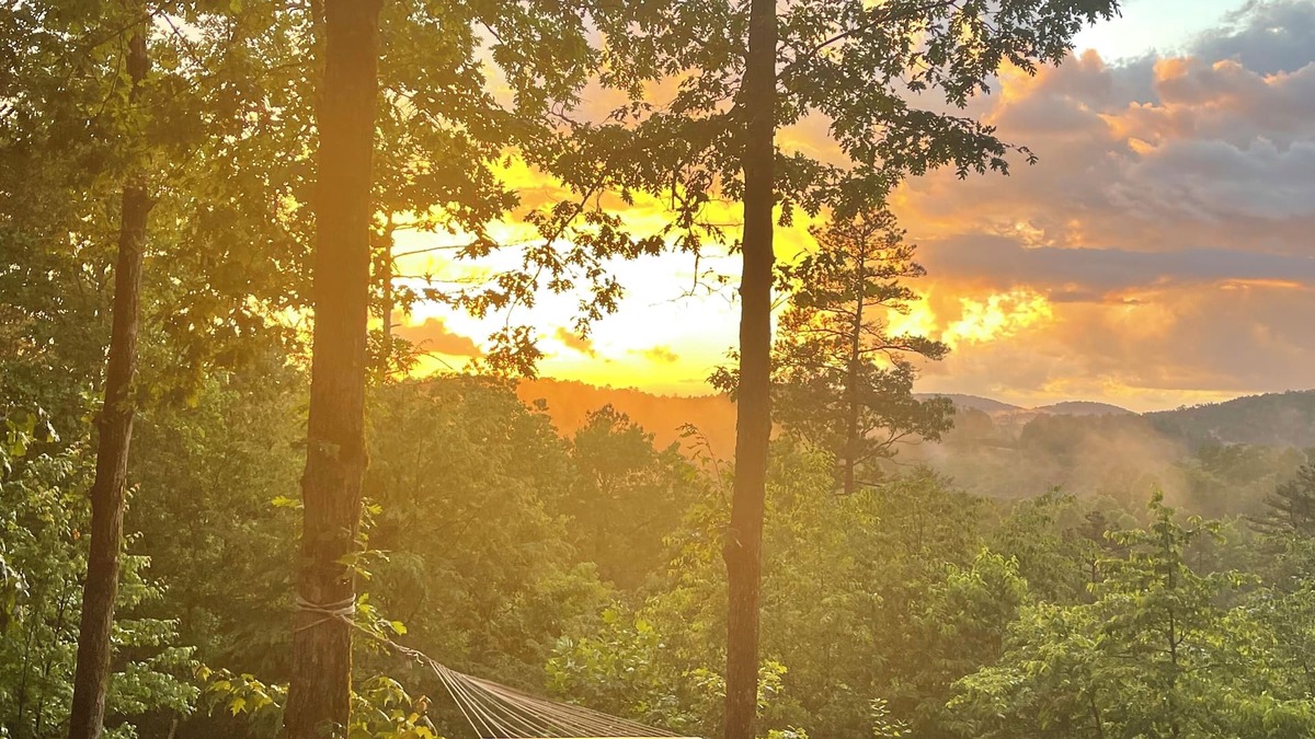 Unaka House | “Bear Paw Resort” View’s, Privacy, Covered decks, Outdoor spaces, Easy accessn