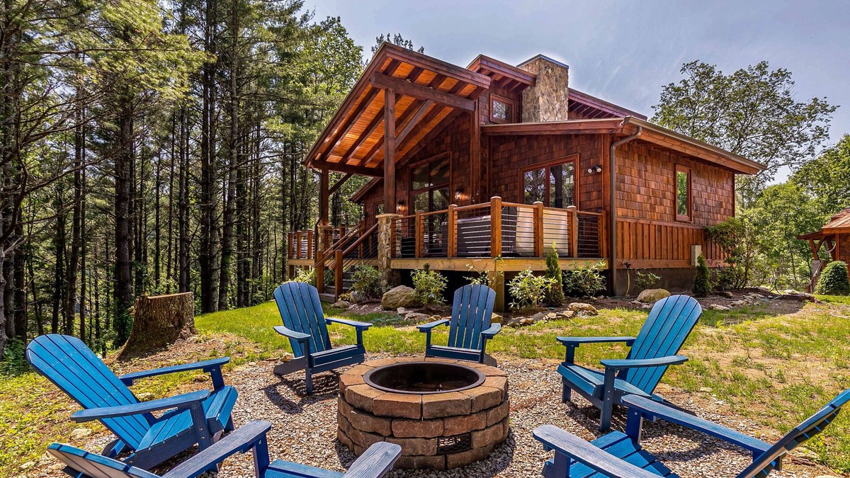 Banner Elk Cabin | Bear Woods Belle - Eagles Nest amenities, fire pit, hot tub, two suites