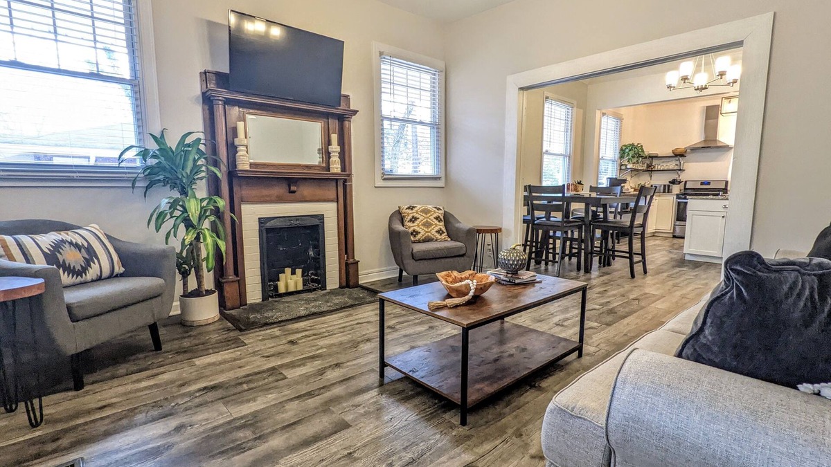 Hendersonville House | Bearcat Bungalow located in the heart of Downtown