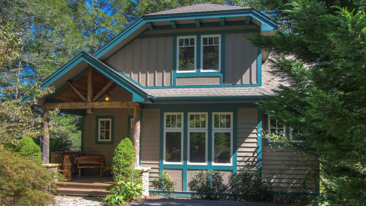Foscoe House | Bearfoot Lodge at Echota Resort - Pool, Gym, Fishing Access! Private hot tub!