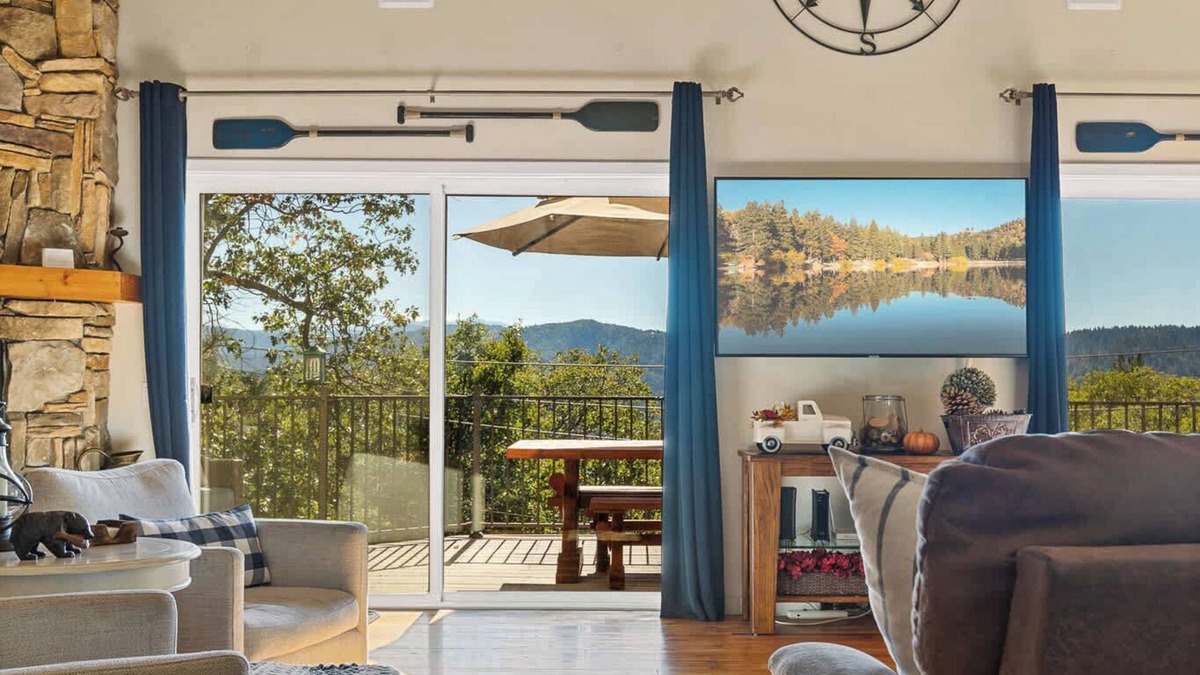 Lake Arrowhead House | Bearfoot Lodge Near Hiking & Skiing!