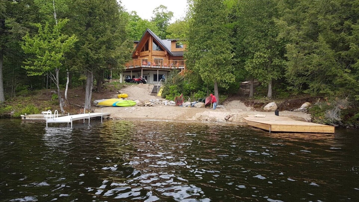 Unorganized Centre Parry Sound Cottage | Bearhead Lodge - Beautiful 6 bedroom pine log cottage, lakefront,beach, forested