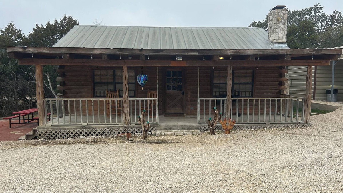 Concan Cabin | "Bearly Beehavin" 2-bdrm 1 bthrm cabin with WiFi, AC. Unwind & relax in ConCan