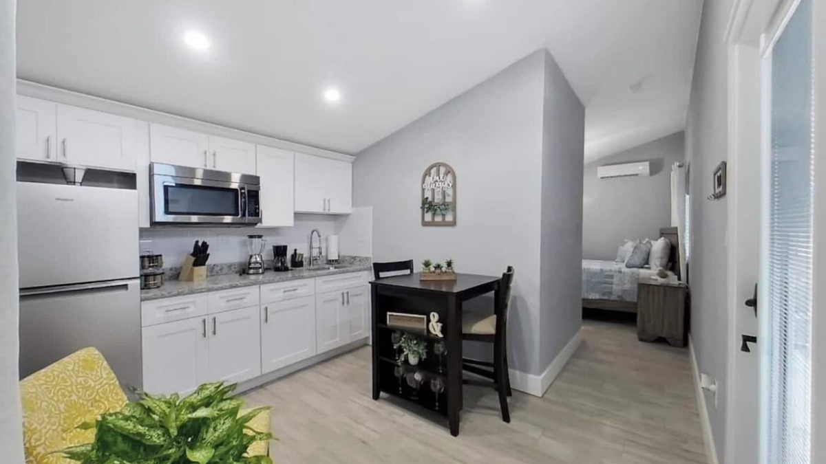 Tampa Villa | Beary Relaxing Tiny Home Unit 5