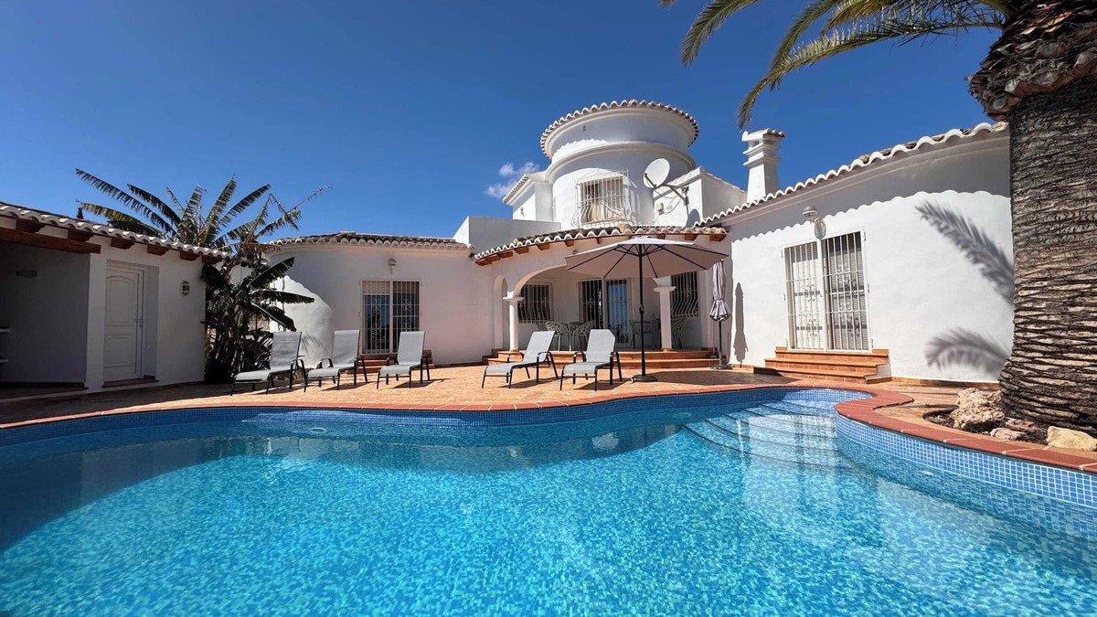 Pinar del Advocat Villa | Beatuiful villa with private pool and air-condition