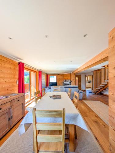 Champery Apartment | Beau chalet au centre de Champéry - vue montagne