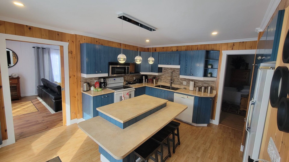 Saint Zenon Cabin | Beau Chalet Rustique avec 2 chambres