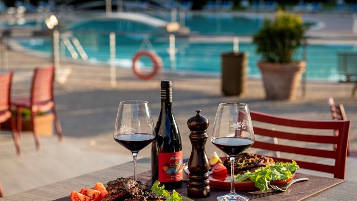 Le Rocchette House | Beautiful apartment in villa for 4 guests with WIFI, A/C, hot tub, pool, TV and terrace