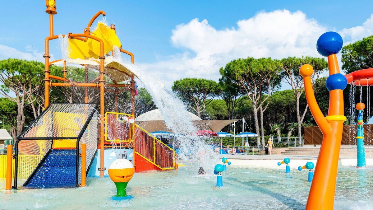 Le Rocchette House | Beautiful apartment in villa for 4 people with A/C, pool, WIFI, hot tub, TV and terrace