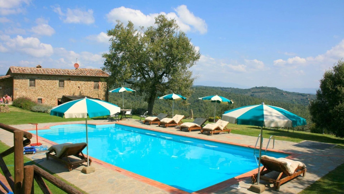 Civitella in Val di Chiana Villa | Beautiful private villa for 8 people with WIFI, private pool, TV and pets allowed, close to Arezzo