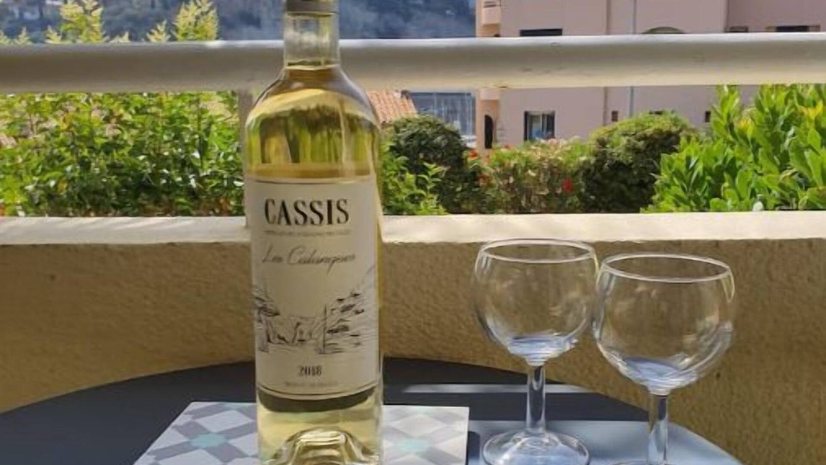 Cassis Apartment | Beau T2 Dans le Centre Ville Parking et Balcon