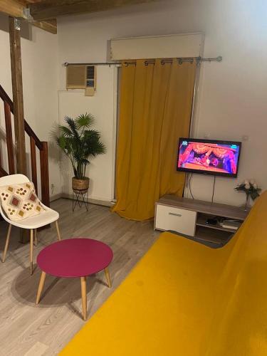 Sainte-Clotilde Centre Apartment | Beau T2 meublé