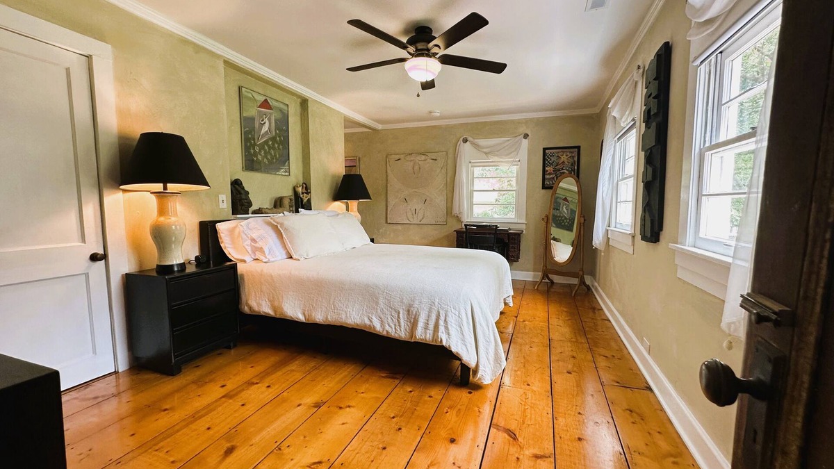 The Point Apartment | Beaufort Old Point Artist Suite