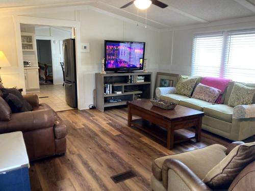Burton House | Beaufort SC New Renovation, Close to Parris Island, Historic Downtown, Beautiful Beaches, Sleeps 8