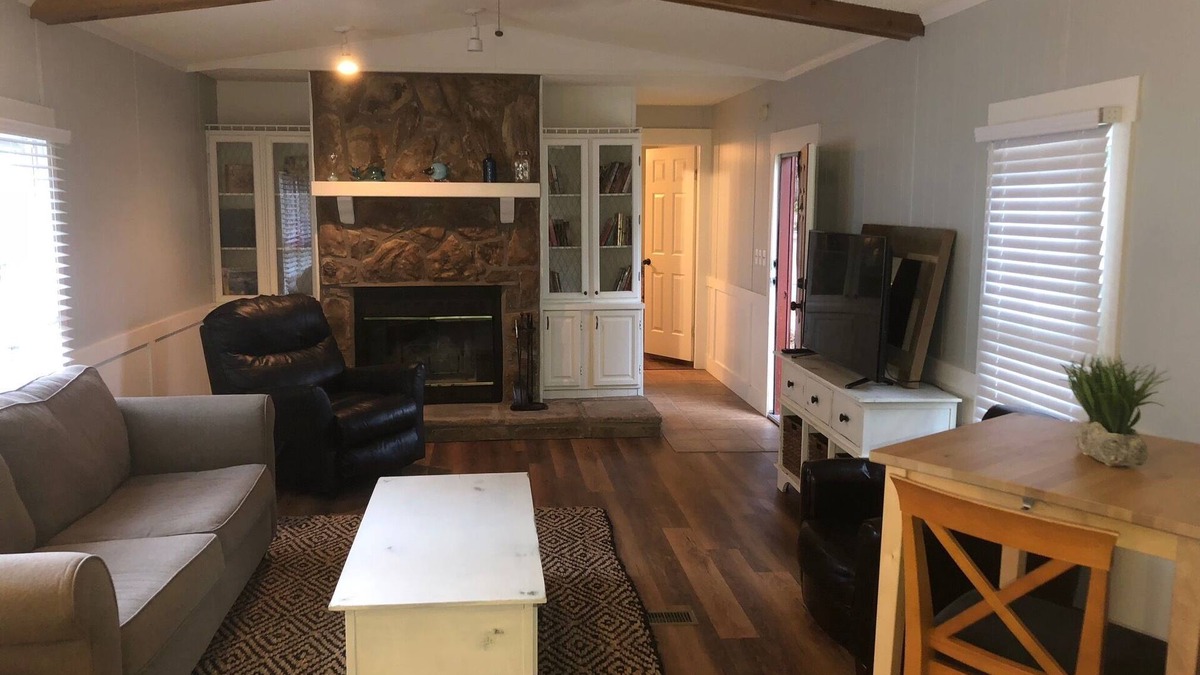 Burton House | Beaufort SC Newly Renovated 2 Bedroom 2 Bath Sleeps 6