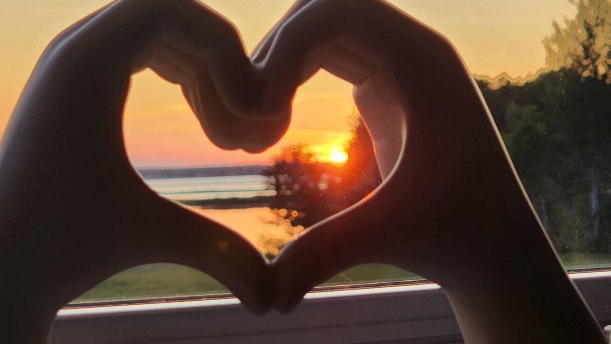 Grand-Digue House | Beausoleil Saltwater Sunsets RnR on Acadian Coast with WiFi, Hot Tub, Air Hockey