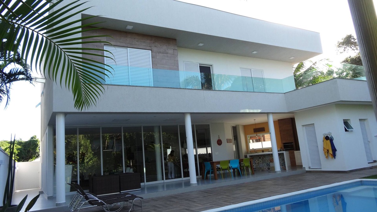 Costa do Sol House | Beautiful Beach House in Gated Community with 5 Bedrooms. Sleeps 13 People!