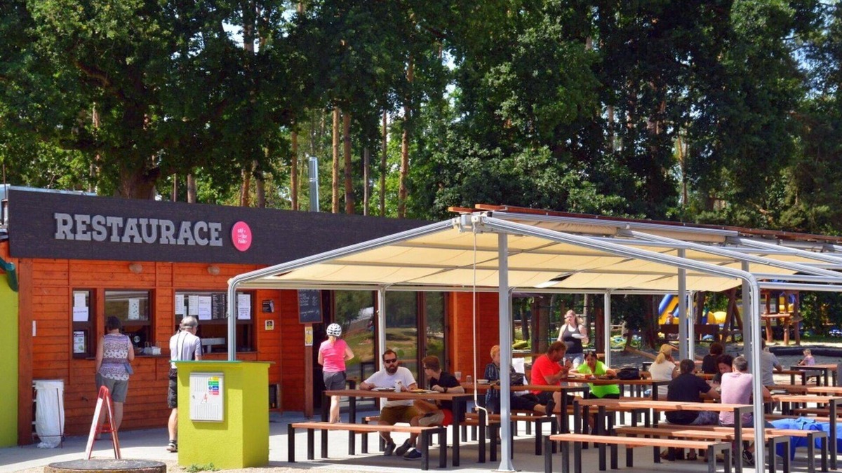 Hradec Kralove House | Beautiful apartment in villa for 4 guests with A/C, WIFI, TV, patio and pets allowed