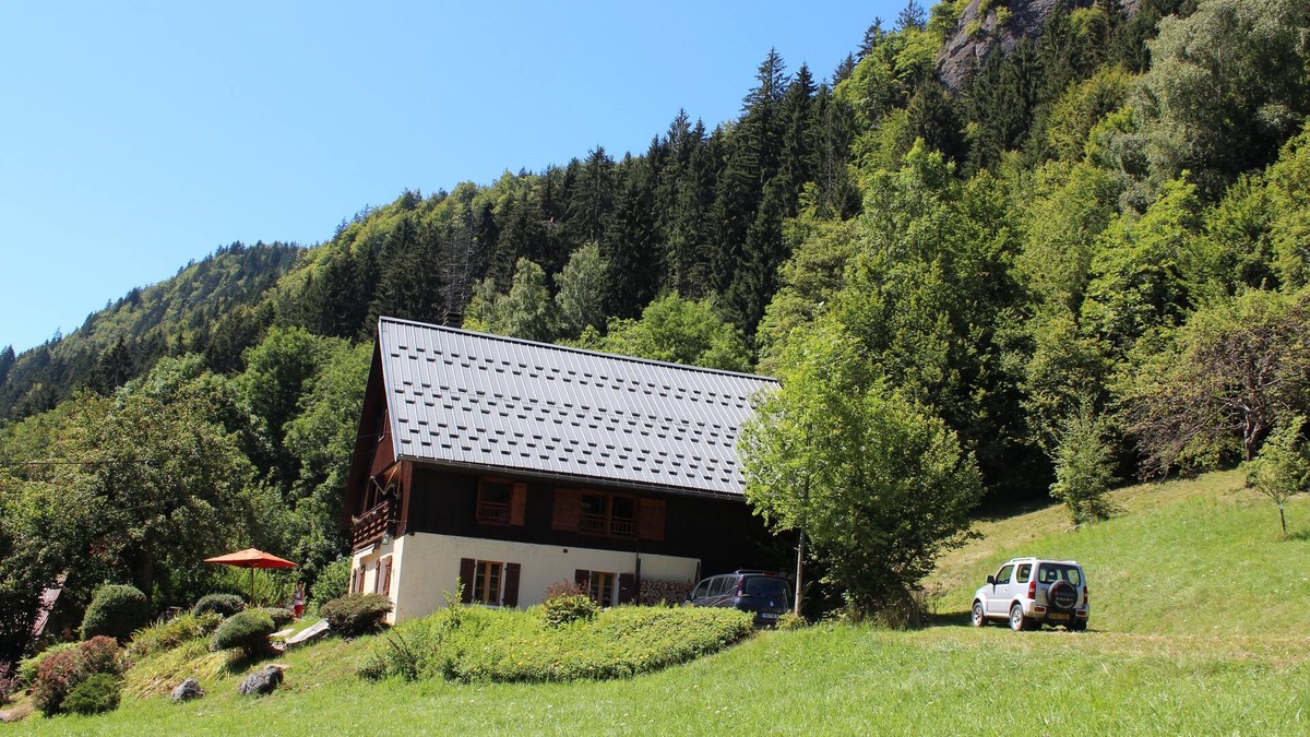 Le Bouchet-Mont-Charvin Ski Chalet | Beautiful restored farmhouse in the heart of the Aravis