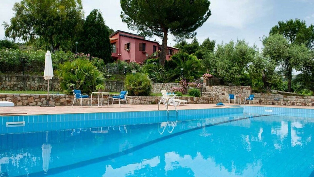 Collesano Villa | Beautiful apartment in villa with WIFI, pool, A/C, TV, patio and panoramic view, close to Cefalù