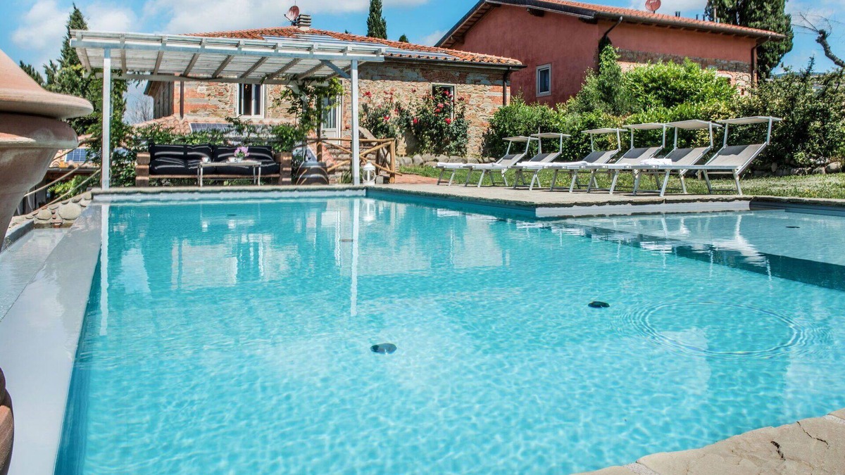 Terranuova Bracciolini Villa | Beautiful private villa for 12 people with A/C, WIFI, private pool, TV, patio and pets allowed