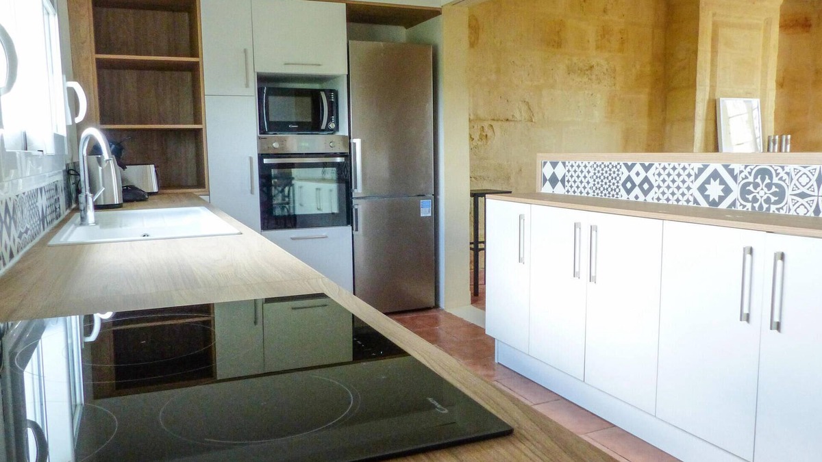 Saint-Sulpice-de-Faleyrens House | Beautiful vacation home in white Bordelais stone in the heart of the vineyards of Saint Emilion.