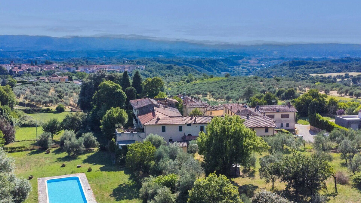 Castelfranco di Sopra Villa | Beautiful private villa with WIFI, private pool, TV, patio, pets allowed and panoramic view