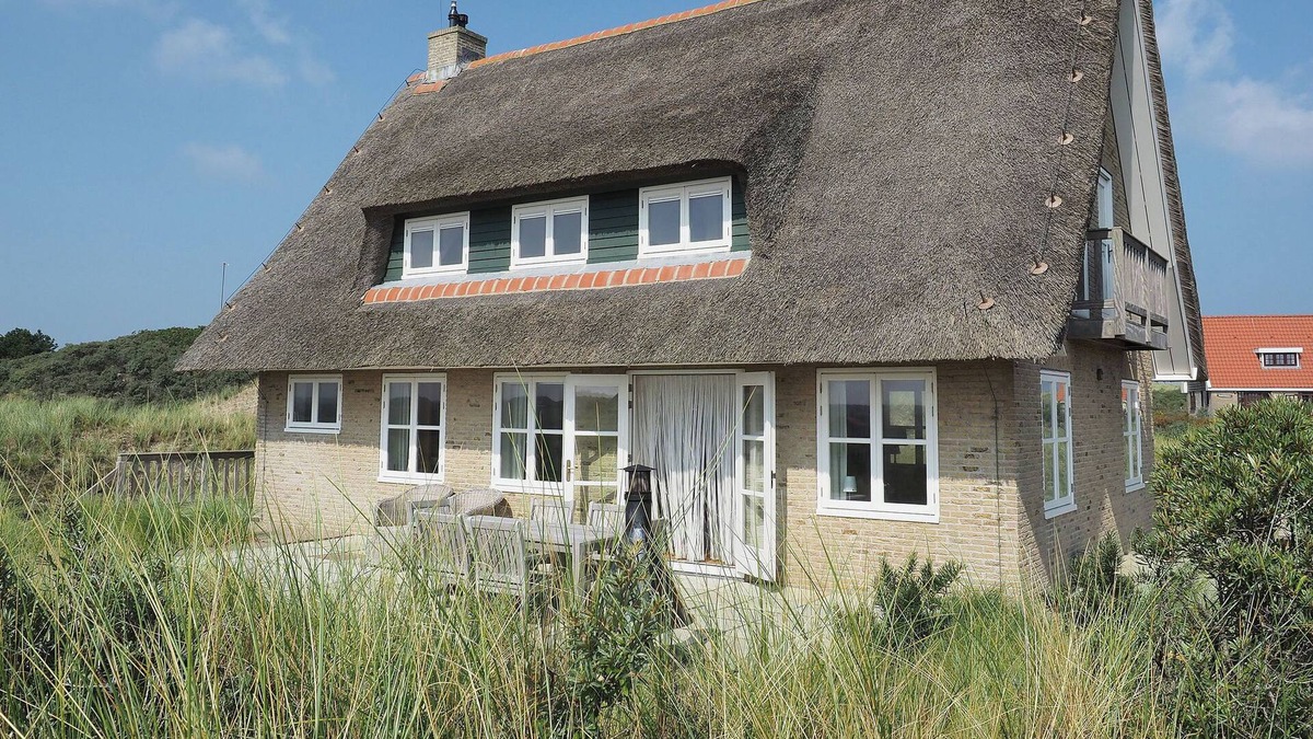 Midsland Villa | Beautiful villa on Terschelling in the dunes, 150 meters away